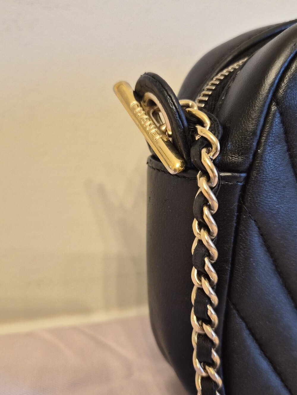 Chanel Chevron Camera Bag – Black Lambskin | 20 Series | Authenticated - Picture 3 of 13